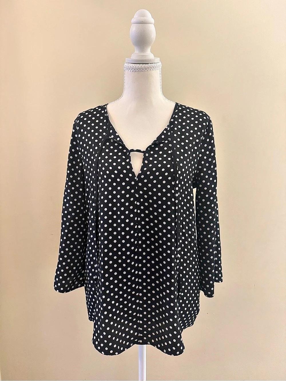 BCBGMAXAZRIA Polka Dot Blouse in Black & White Size Small Like New